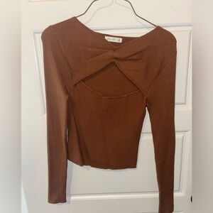 Women’s cut out long sleeve top size medium